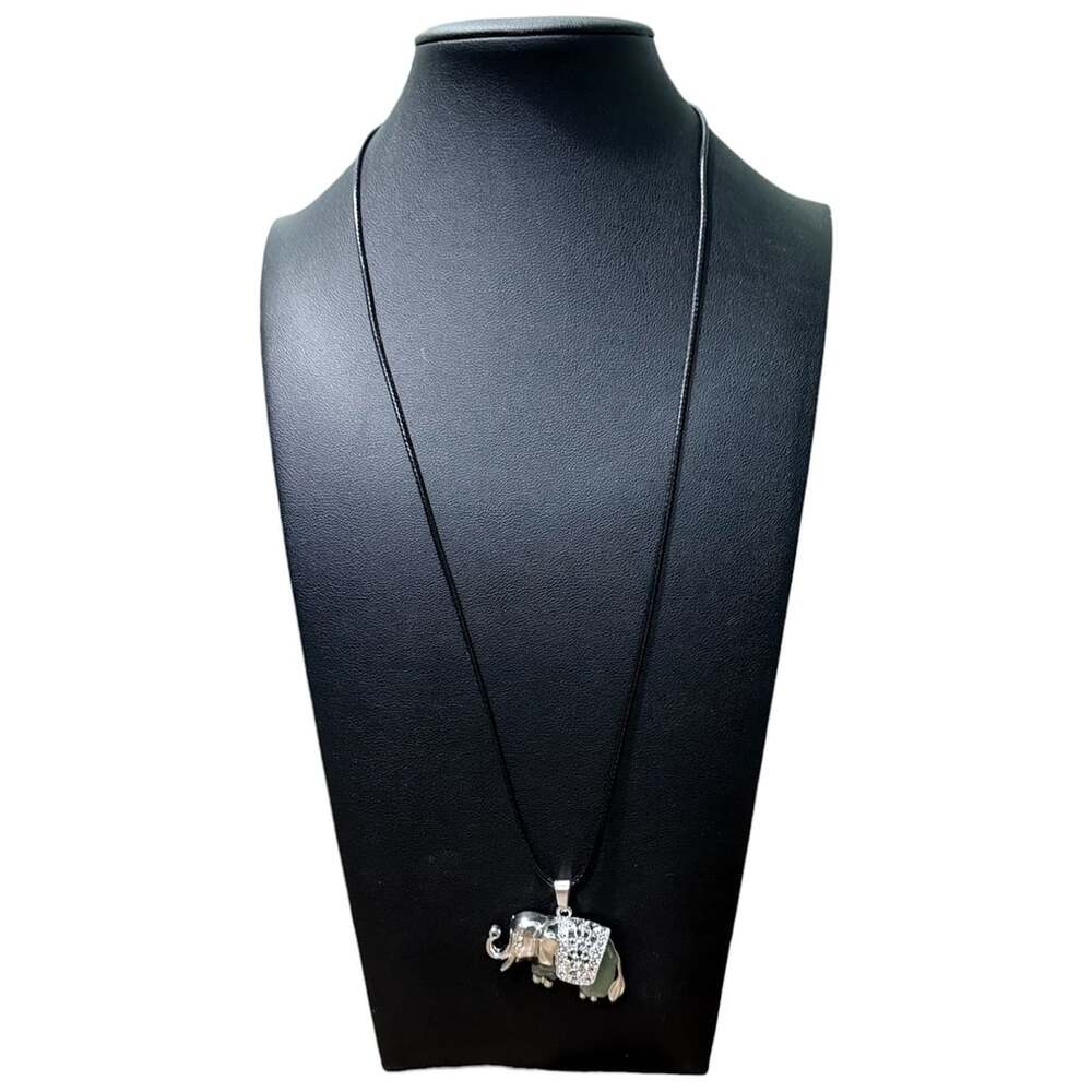 Green Aventurine Traveling Elephant Pendant Black Cord Necklace - Picture 3 of 4